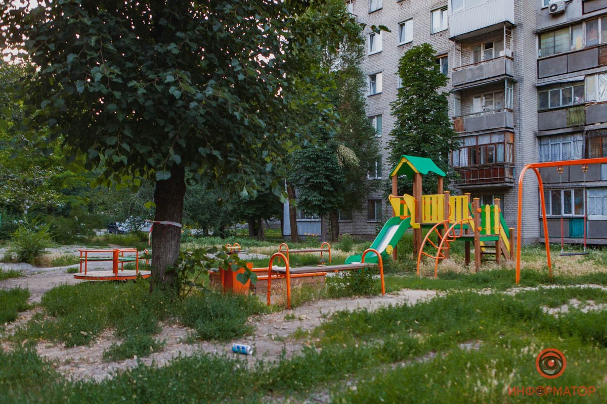 Боеприпас лежал на детской площадке Боеприпас лежал на детской площадке