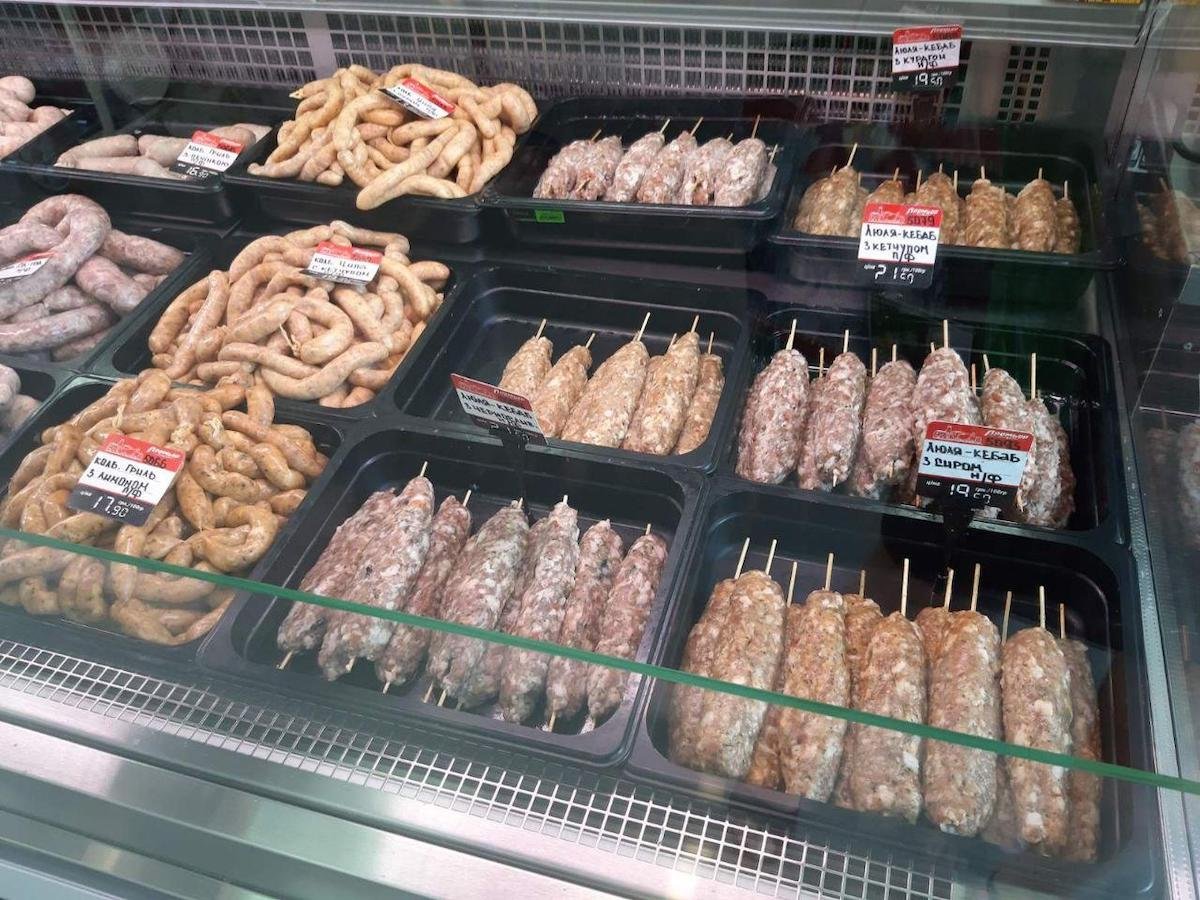 В Днепре на Донецком шоссе открывается уже третий фирменный магазин сети “Майстерня ковбас” 2