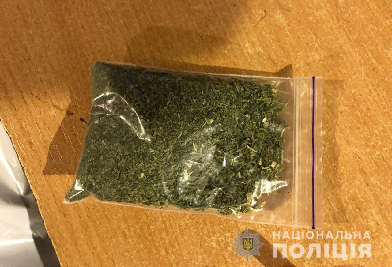 В Днепре 29-летний мужчина нападал на прохожих и грабил их 1