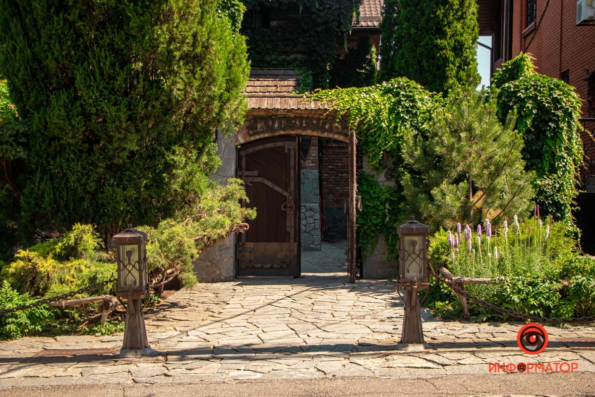 Немного зелени вам в ленту: как выглядит улица Драгоманова в Днепре в летний день 10