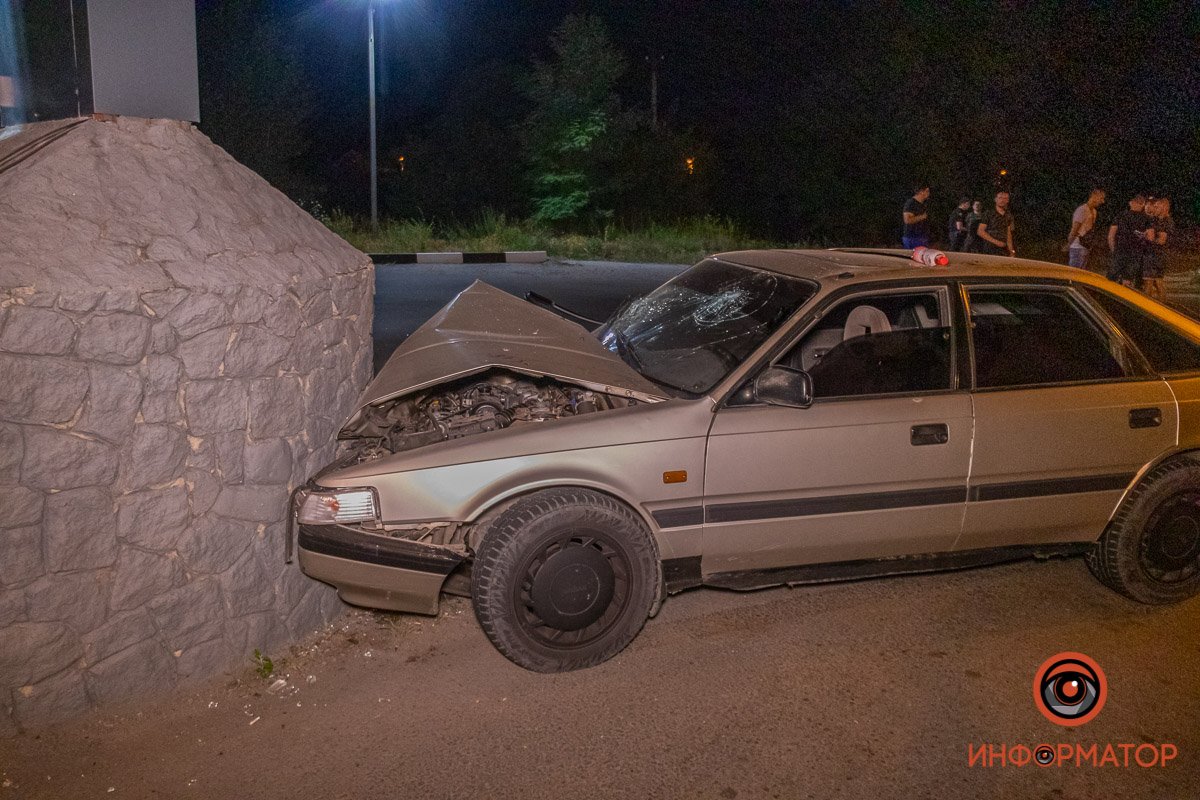 В авто находились двое взрослых и ребенок В авто находились двое взрослых и ребенок