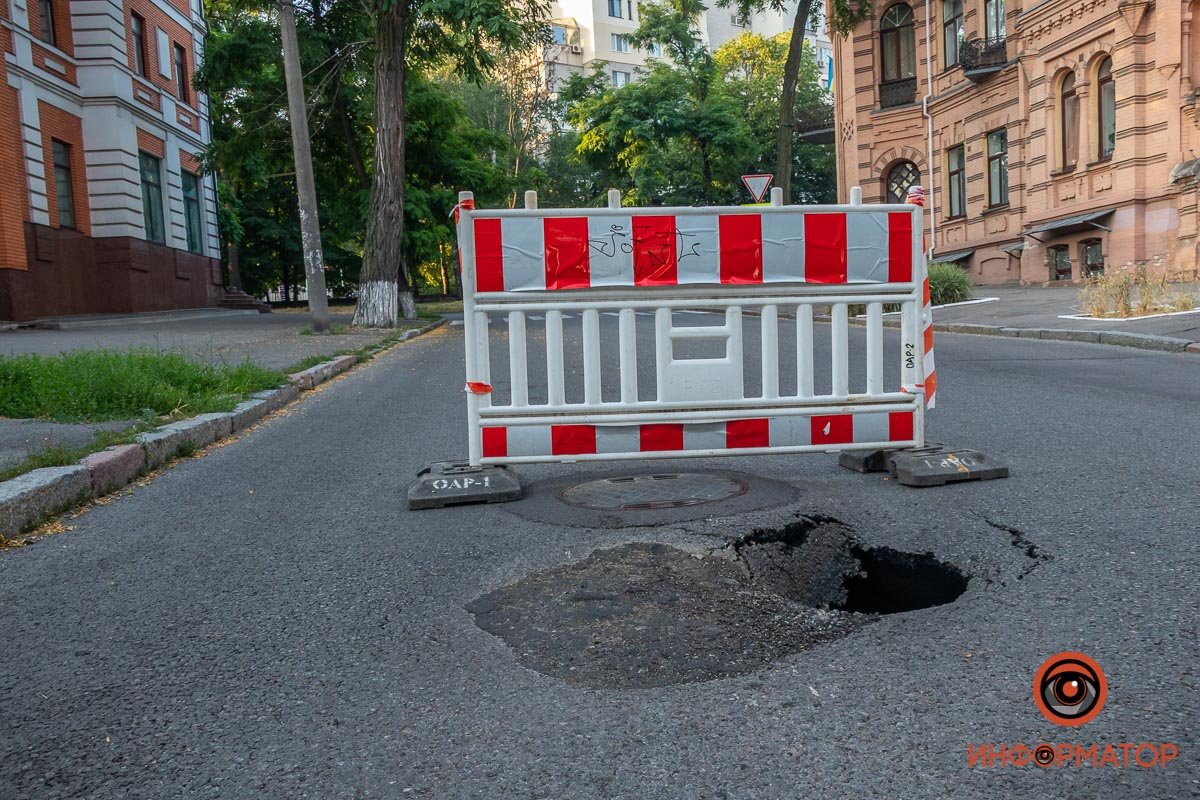 Коммунальщики поставили ограждение Коммунальщики поставили ограждение