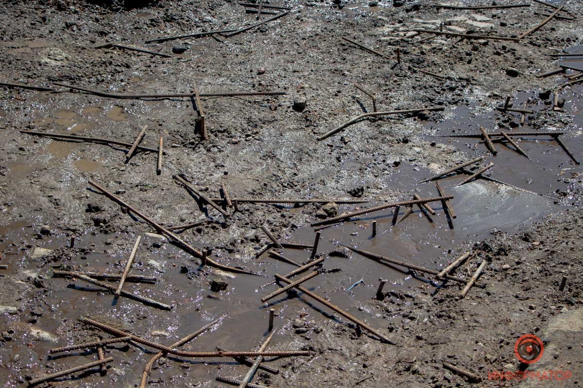 То, что находится на улице, сложно назвать дорогой То, что находится на улице, сложно назвать дорогой