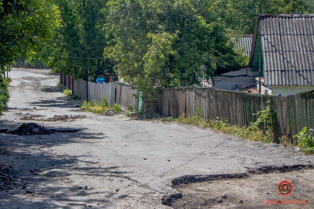 До конца дня планируют "залатать" всю улицу До конца дня планируют "залатать" всю улицу