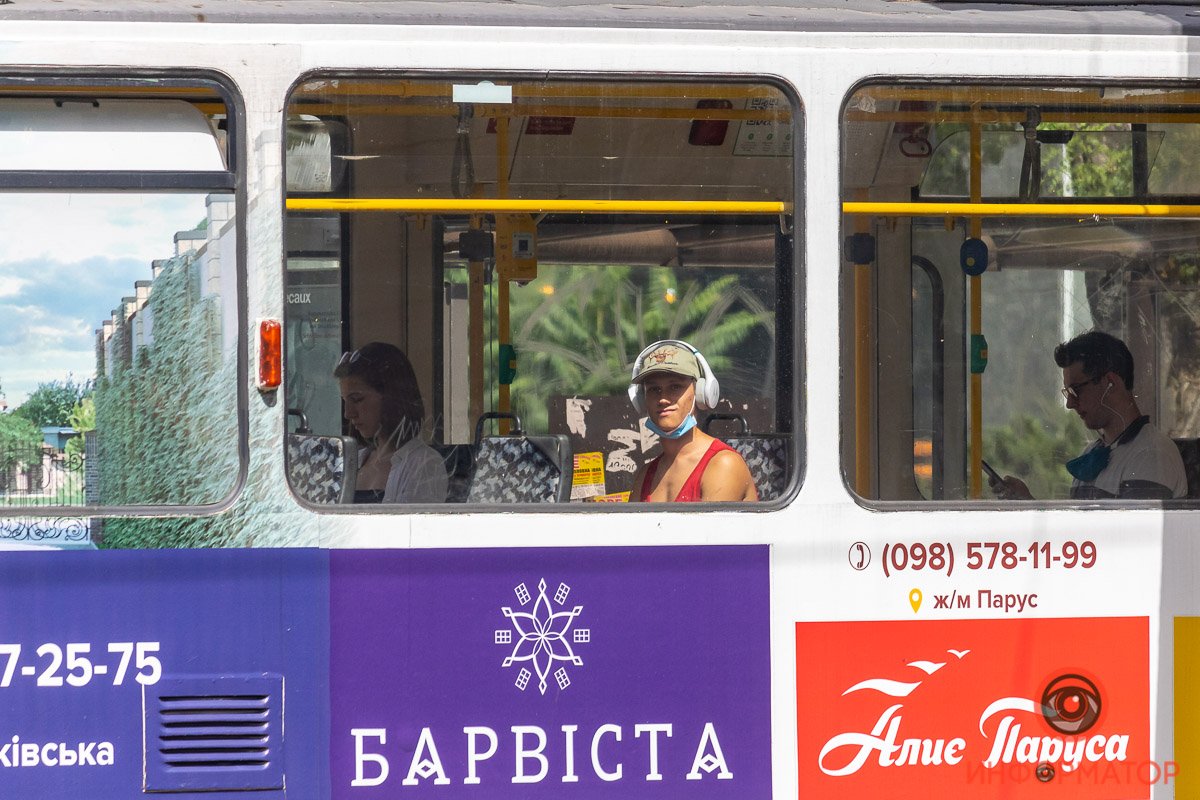 В такую погоду спасает только холодная "Моршинская" и музыка
