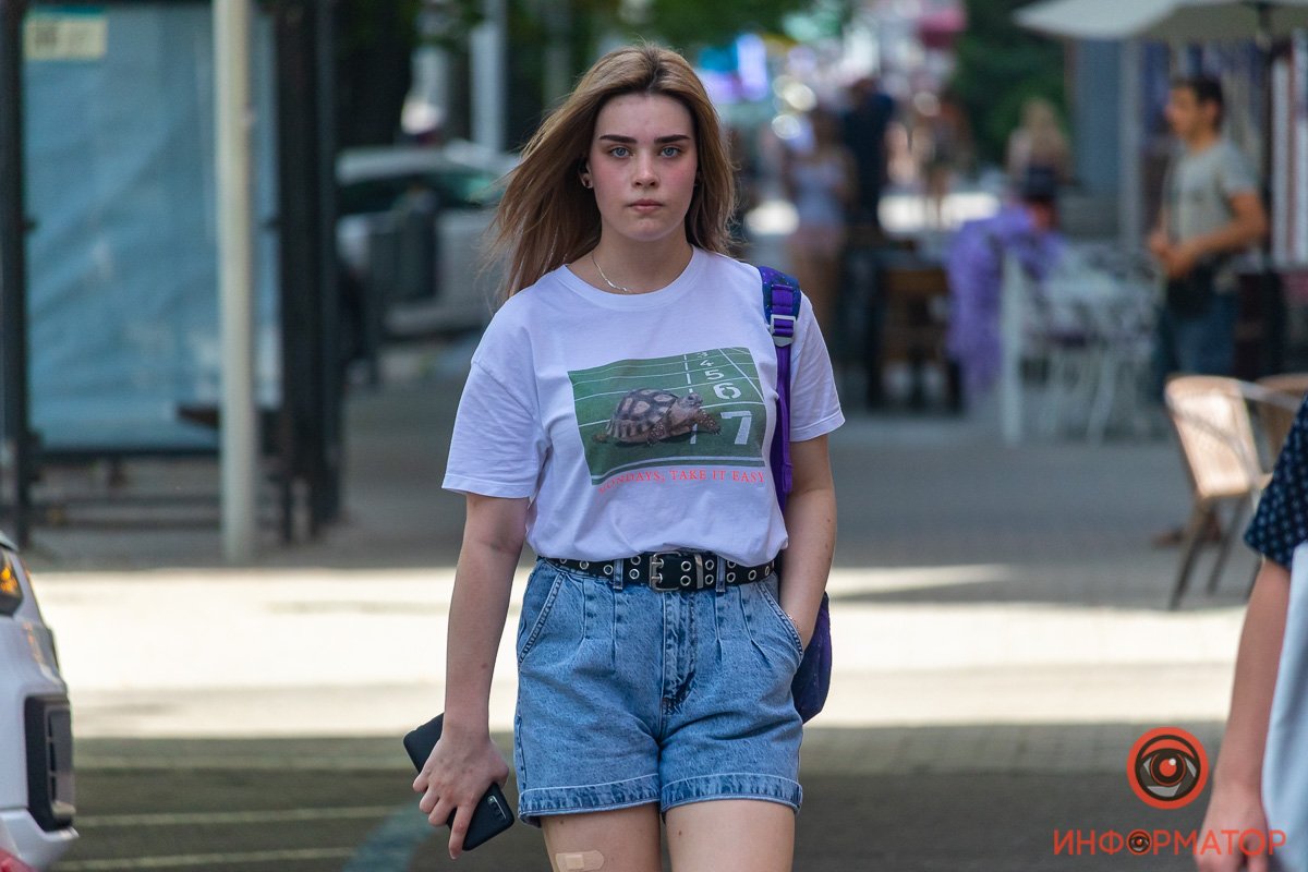 Морально готовит себя к понедельнику еще в воскресенье