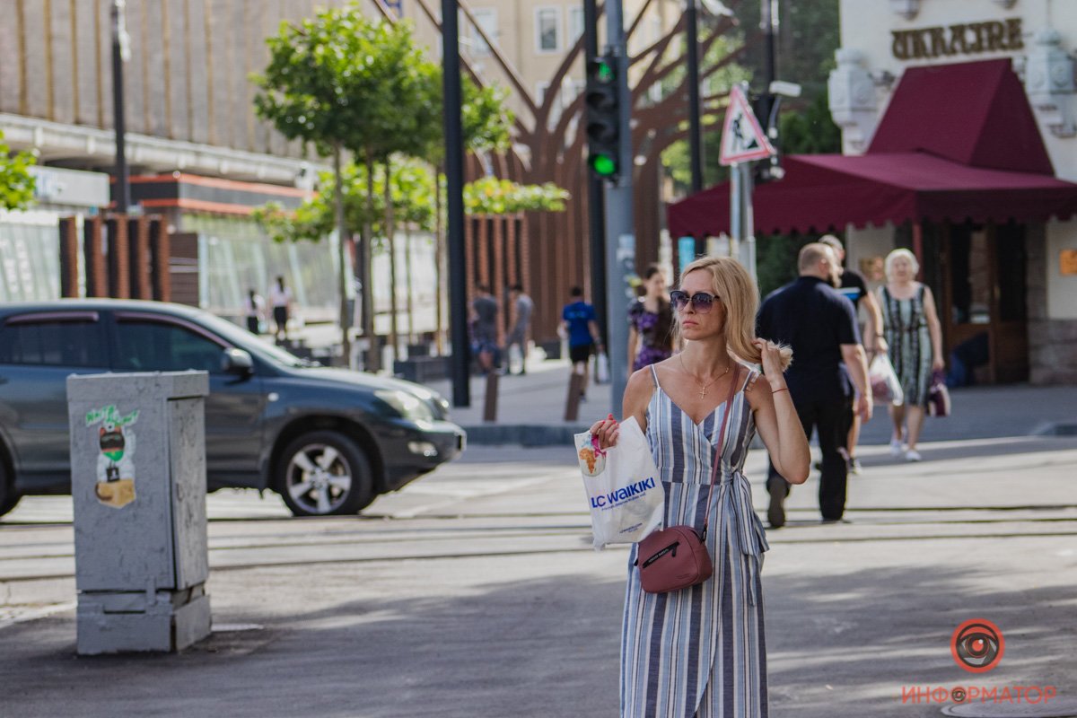 Если присмотреться, то на заднем фоне можно увидеть раскаленную сковородку