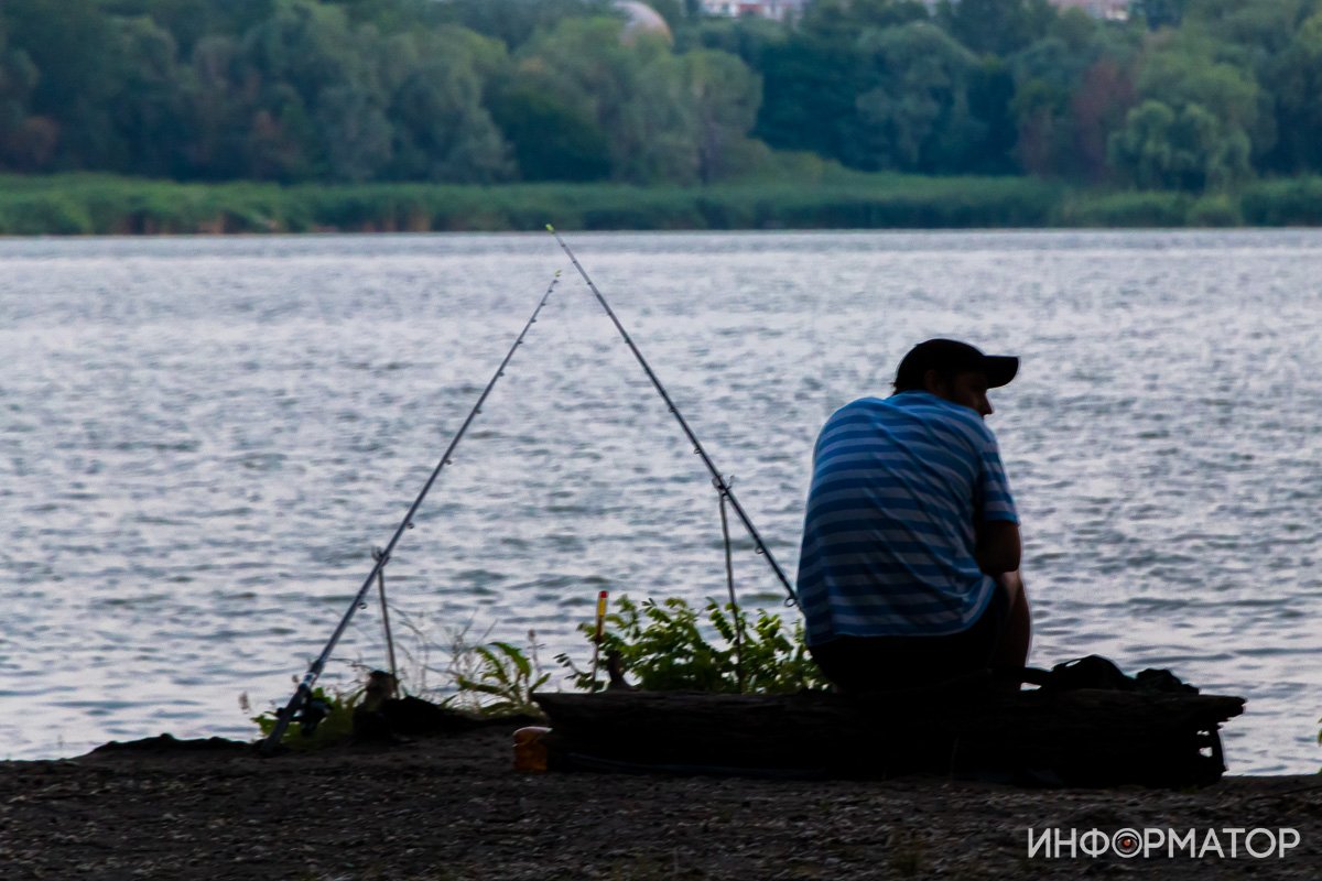 Не менее одинокий рыбак Не менее одинокий рыбак