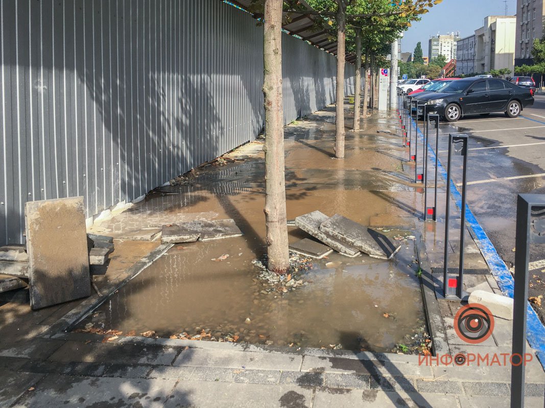 В центре Днепра из-за аварии на водоводе залило несколько улиц 1