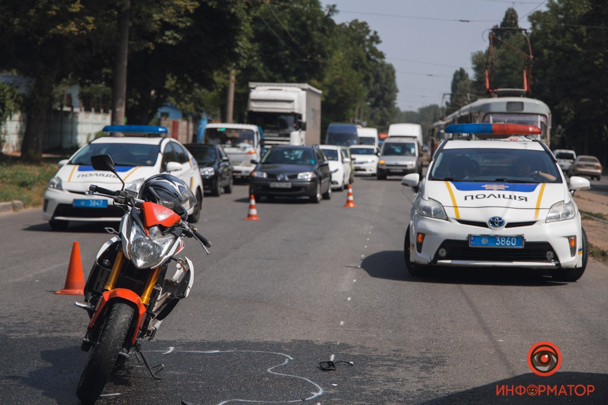 На место прибыли правоохранители, спасатели и медики