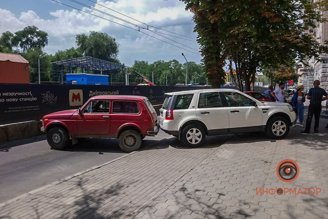 В Днепре из-за аварии парализовано движение по проспекту Яворницкого 3