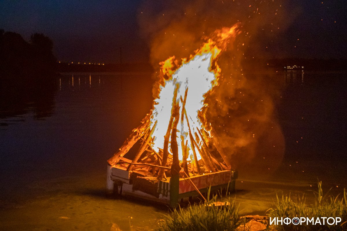 Через костер не попрыгаешь