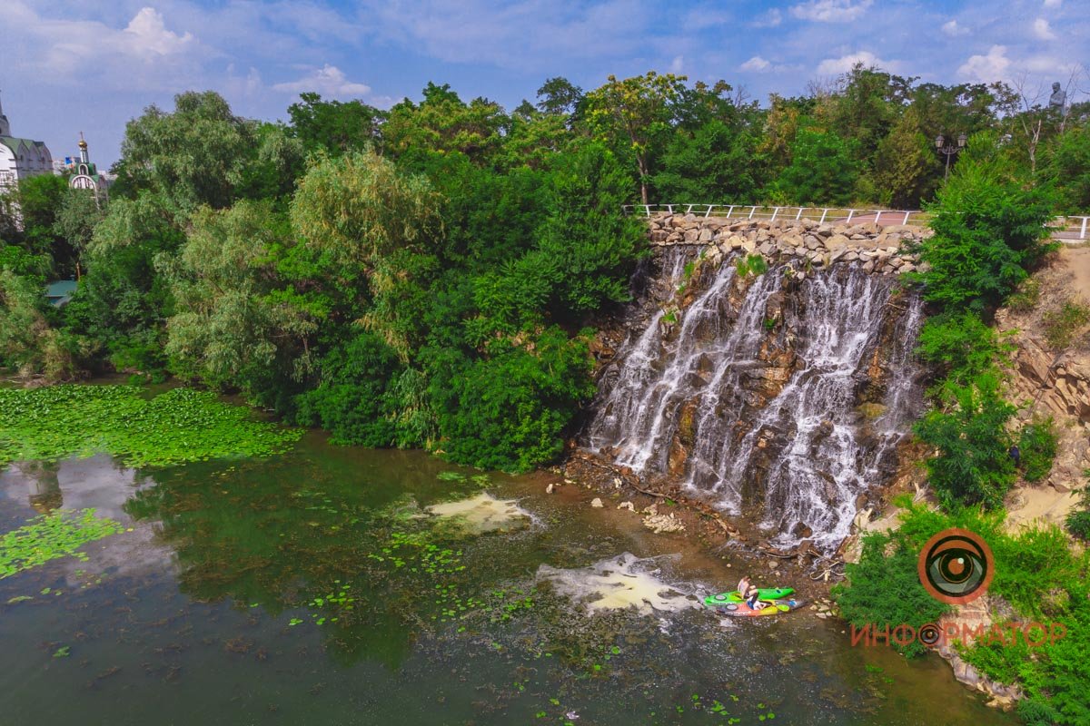Река Днепр зацвела и покрылась пеной 7
