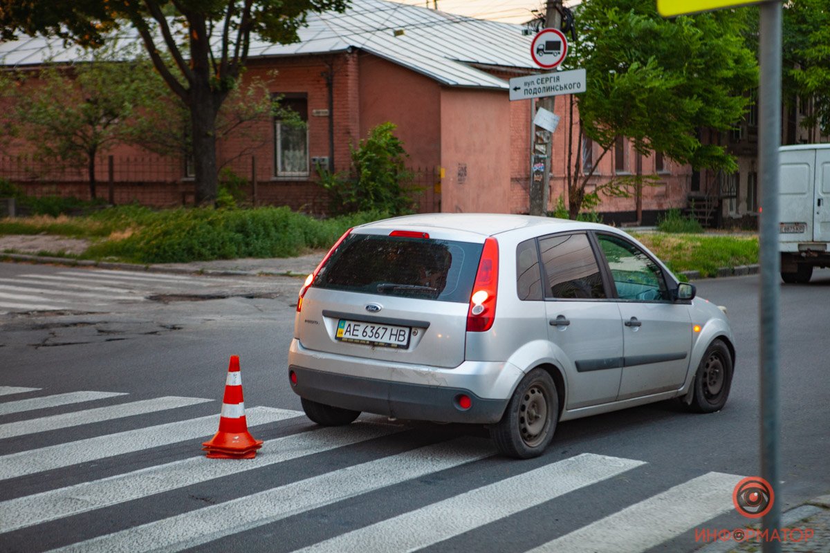 Мальчик выбежал на переход Мальчик выбежал на переход