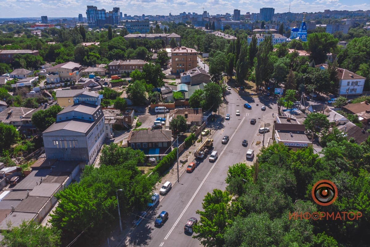 Занята крайняя правая полоса по направлению к улице Леваневского Занята крайняя правая полоса по направлению к улице Леваневского