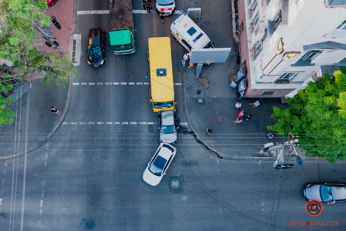 Авария произошла на перекрестке улицы Сечевых Стрельцов со Староказацкой Авария произошла на перекрестке улицы Сечевых Стрельцов со Староказацкой
