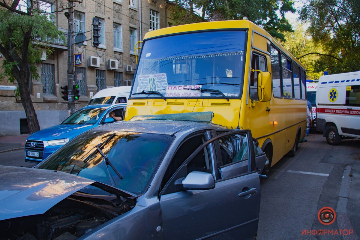 В маршрутке были пассажиры, но никто из них не пострадал В маршрутке были пассажиры, но никто из них не пострадал