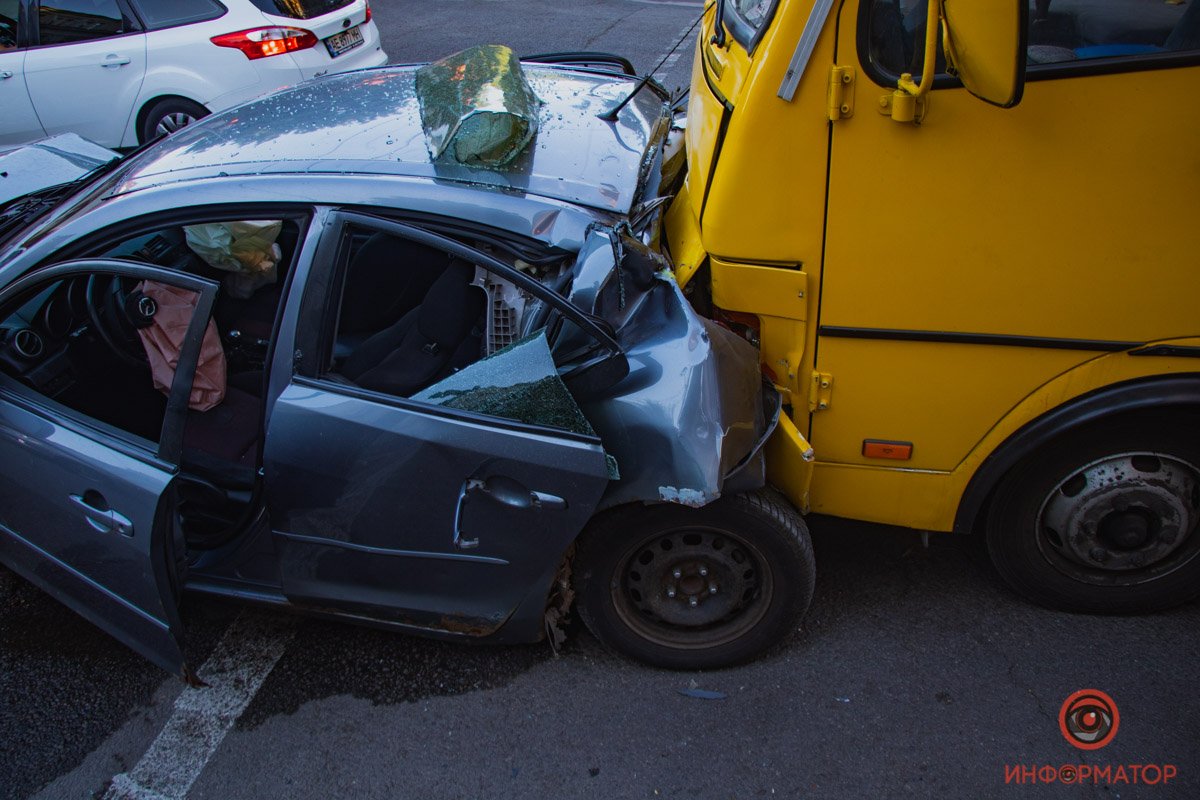 На заднем сидении Mazda находился ребенок На заднем сидении Mazda находился ребенок