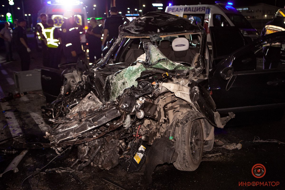 Автомобили столкнулись лоб в лоб