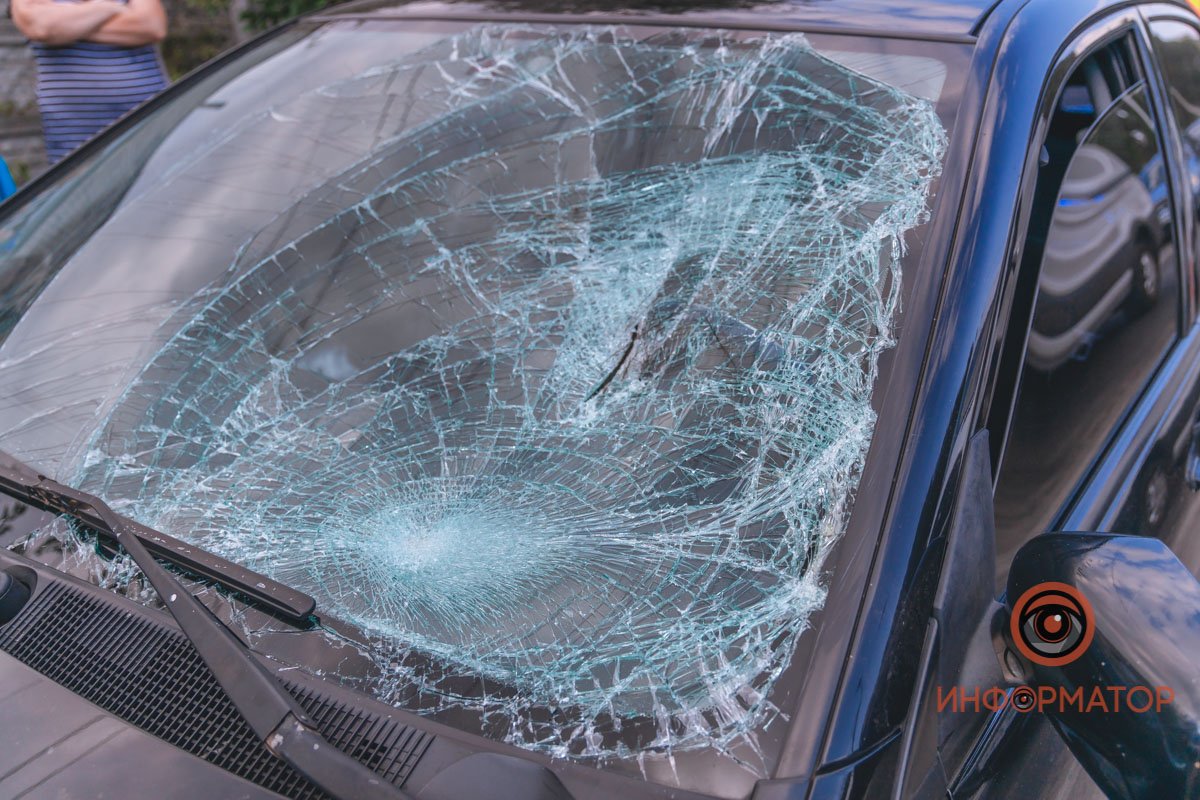 В Днепре на Криворожской Mitsubishi сбил девушку 3