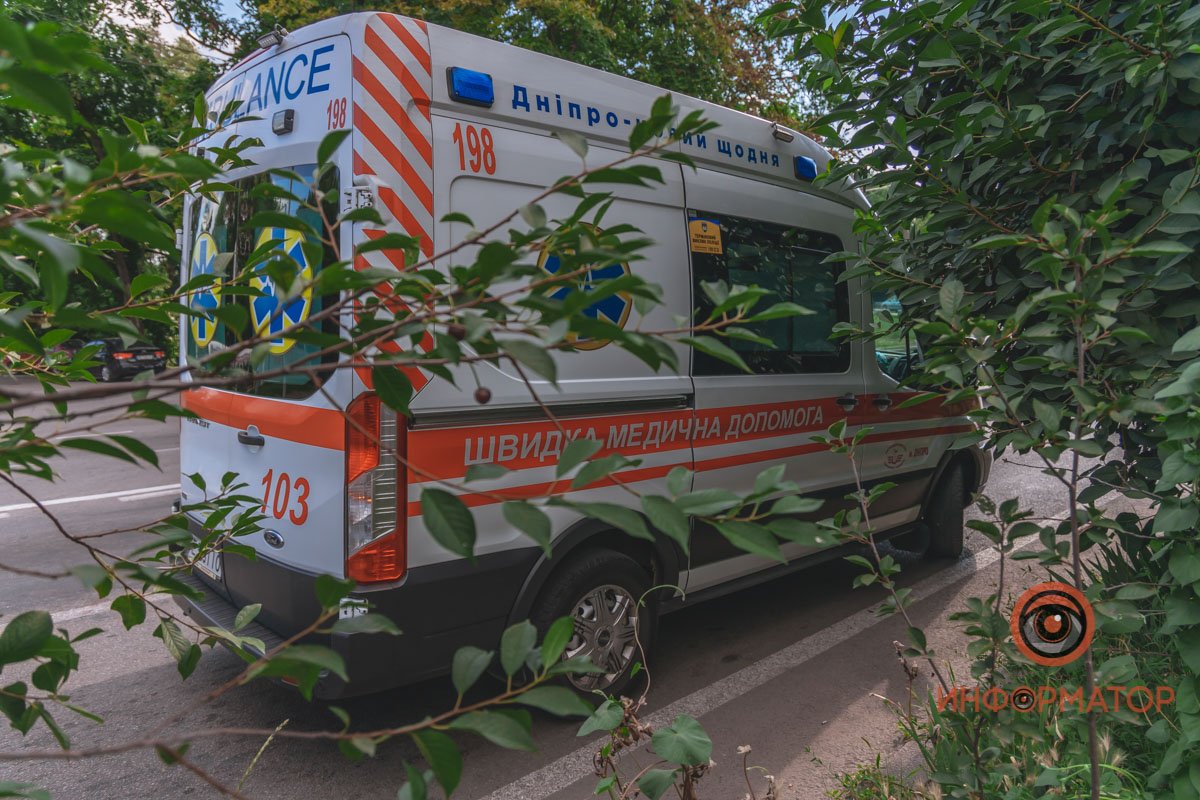 В Днепре на Криворожской Mitsubishi сбил девушку 4