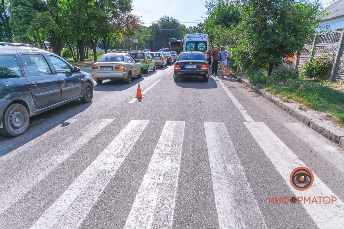 В Днепре на Криворожской Mitsubishi сбил девушку 6