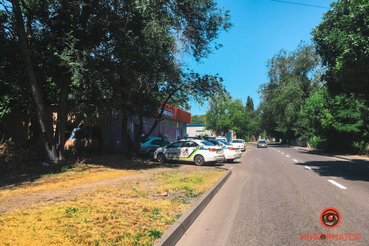 В Днепре на Каруны Skoda влетела в здание 1