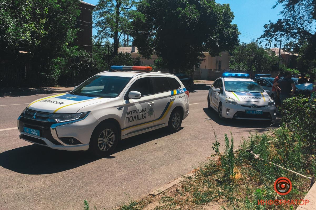 В Днепре на Каруны Skoda влетела в здание 5