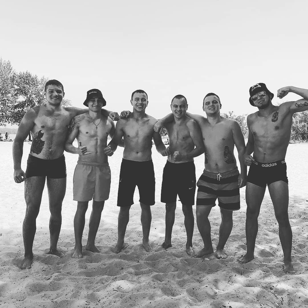 Лучшие пляжные фото девушек и парней Днепра в Instagram 15