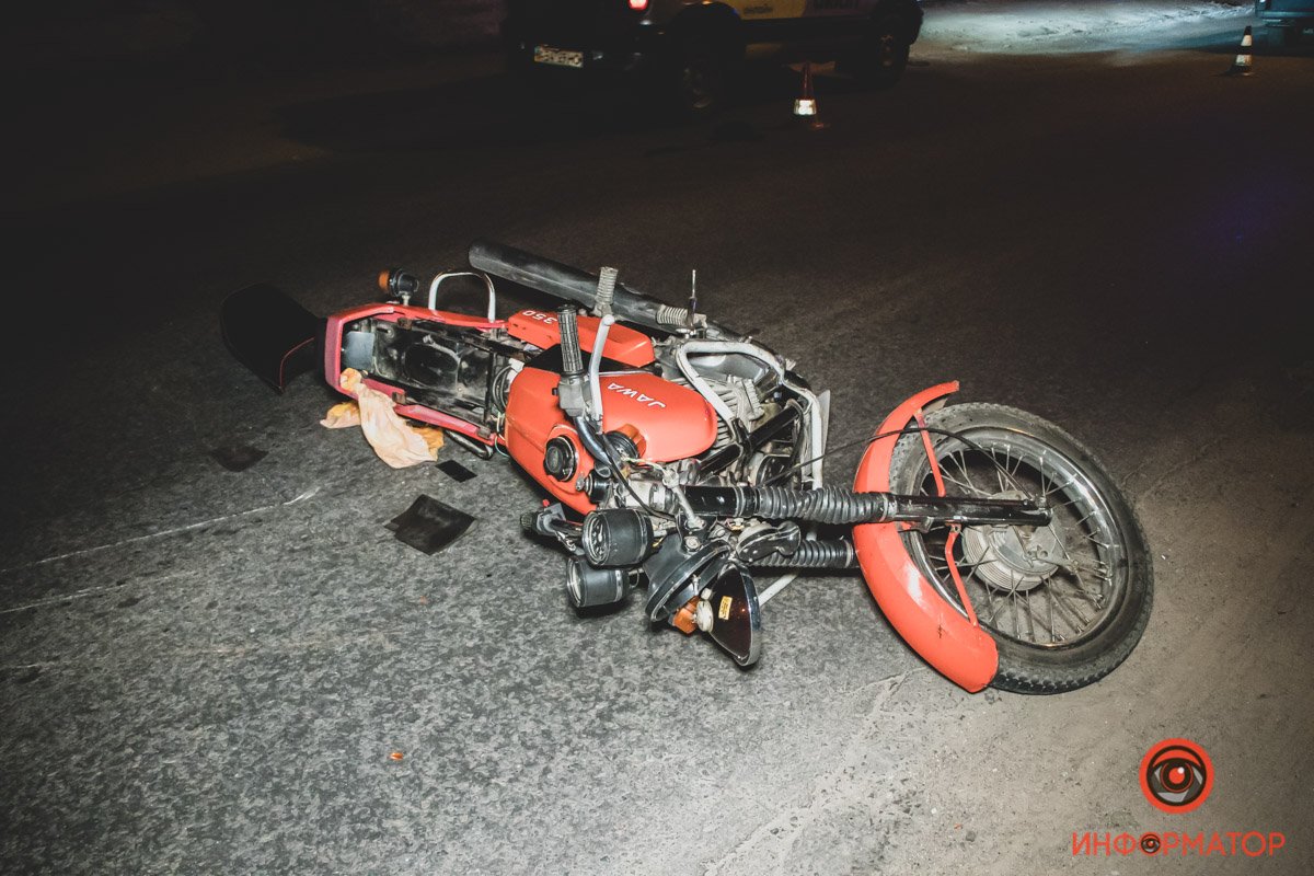 Мужчина выехал на встречную полосу Мужчина выехал на встречную полосу