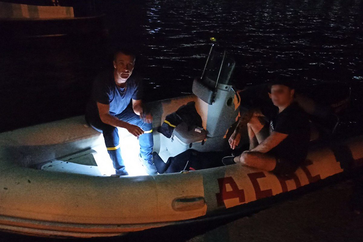 На место прибыла водолазно-спасательная группа На место прибыла водолазно-спасательная группа