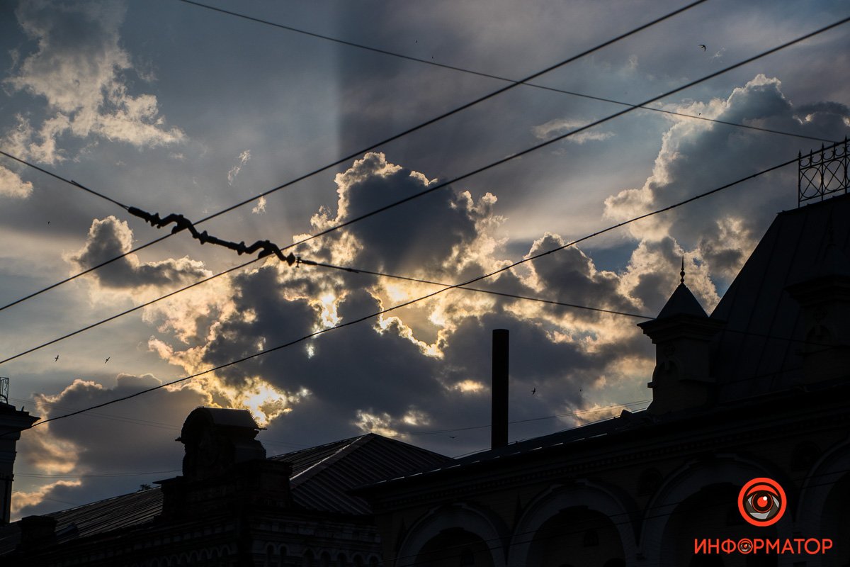 Когда идет дождь как-то больше чувствуешь уют, что ли