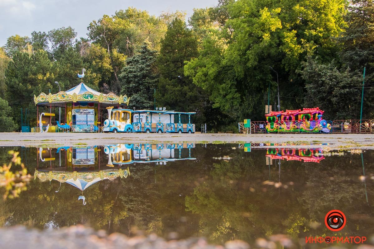 Кто-то наслаждается дождем, кто-то просто мокнет