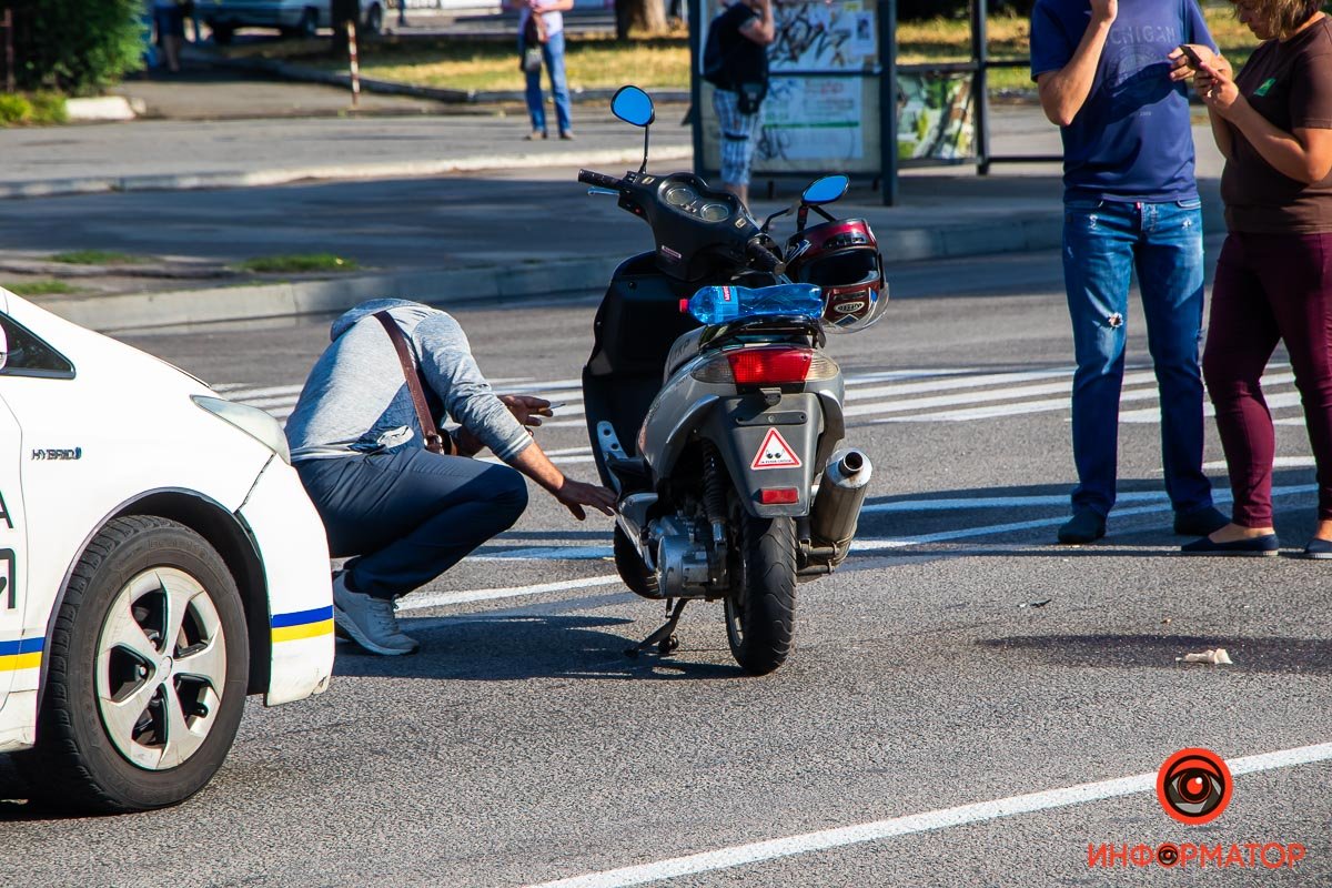 Пострадал пассажир скутера