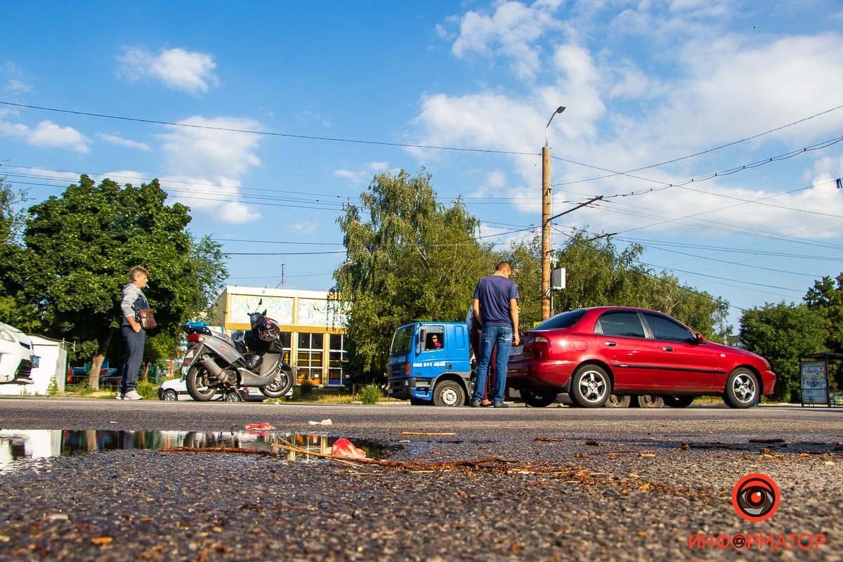 Водители объезжают ДТП с правой стороны
