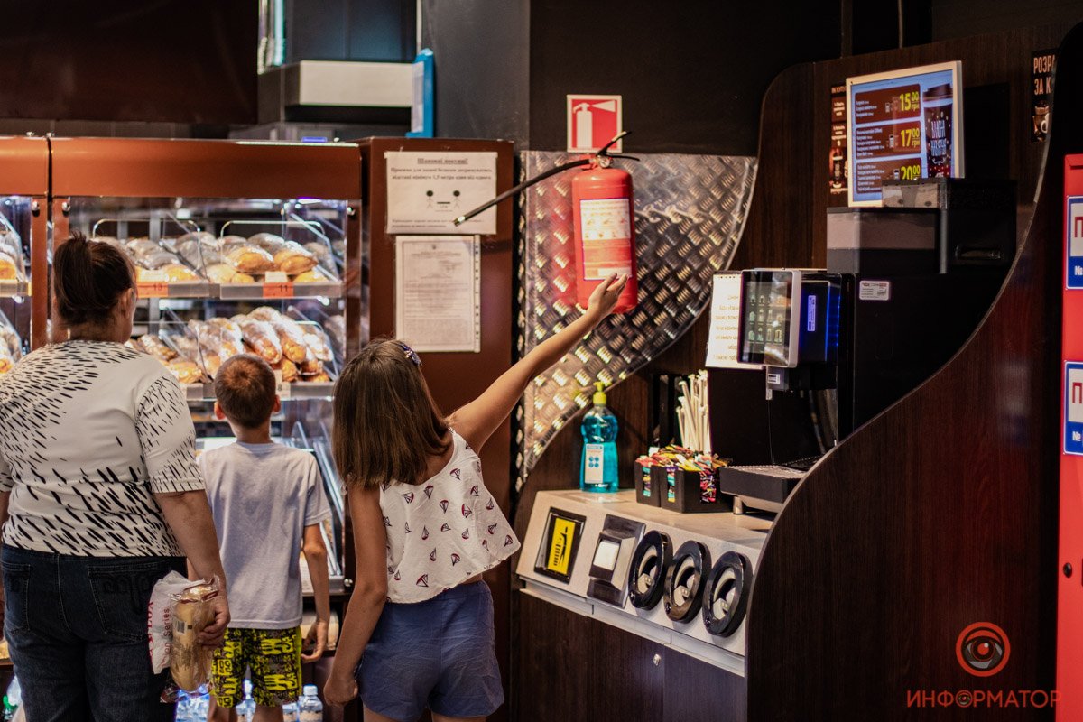 В Днепре на улице Каруны открылся новый "черный" АТБ 2