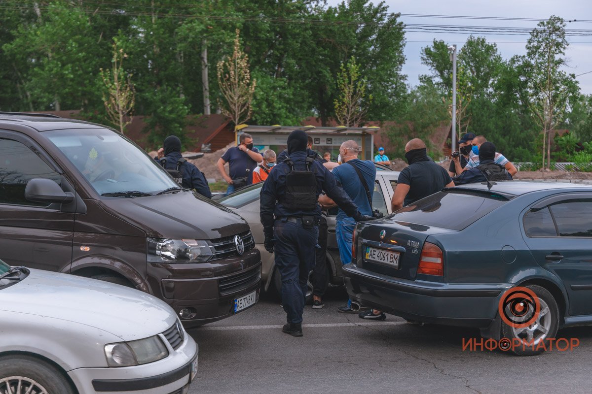 Окружили Opel на еврономерах Окружили Opel на еврономерах