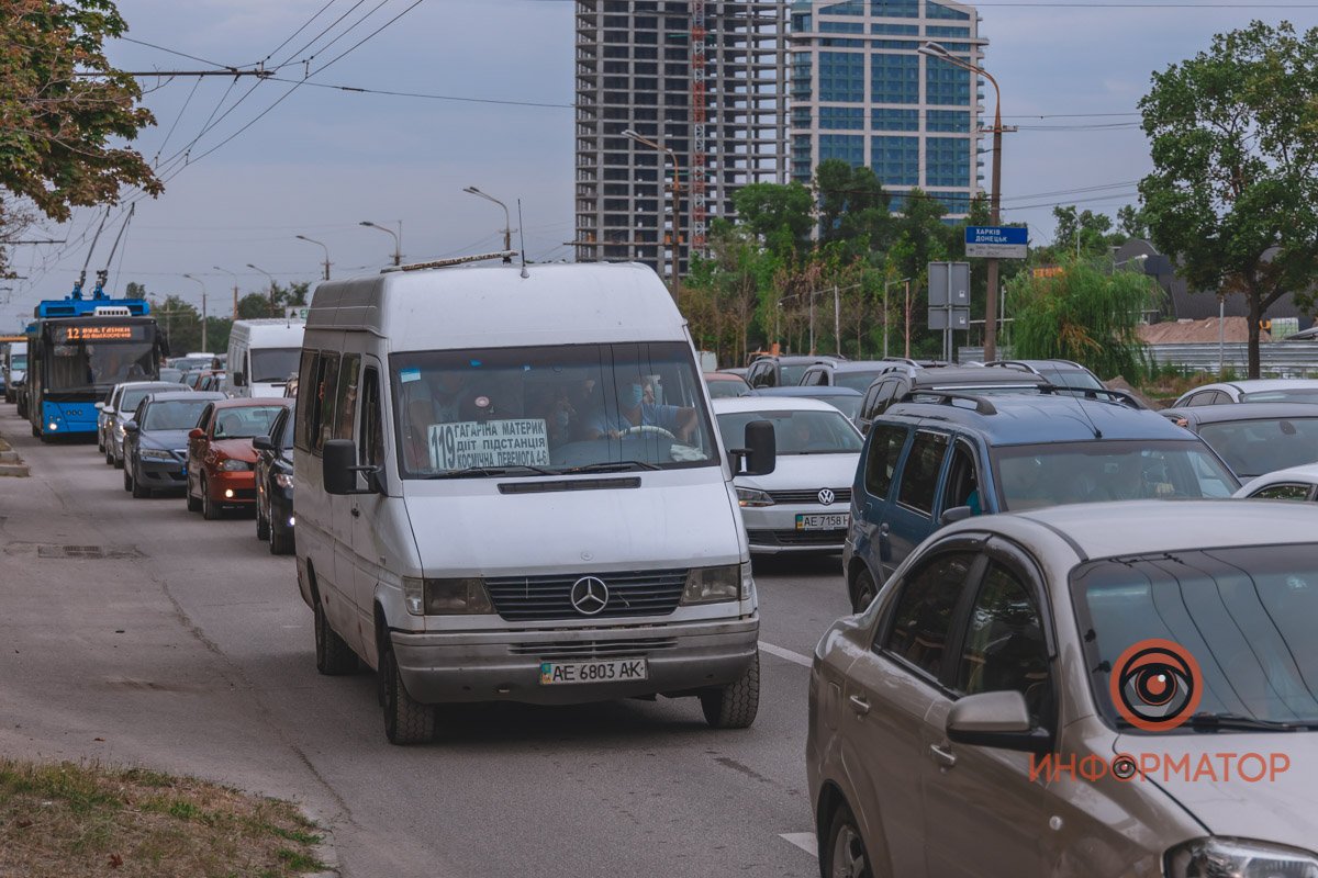 Из-за происходящего образовалась большая пробка Из-за происходящего образовалась большая пробка