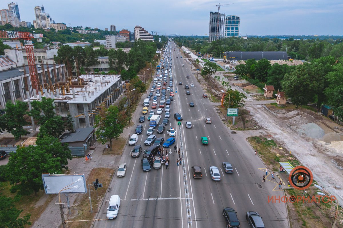 Пробка тянется до кольца под Мерефо-Херсонским мостом Пробка тянется до кольца под Мерефо-Херсонским мостом