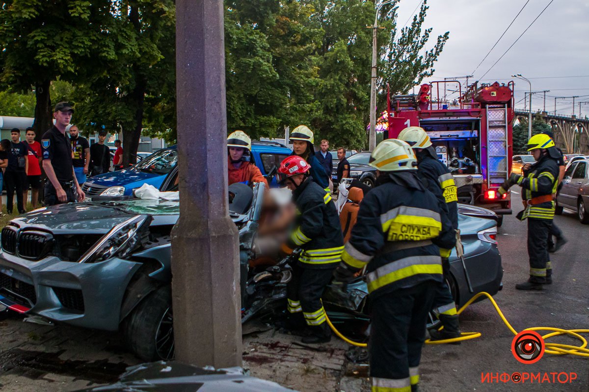 Сотрудники ГСЧС с трудом достали водителя