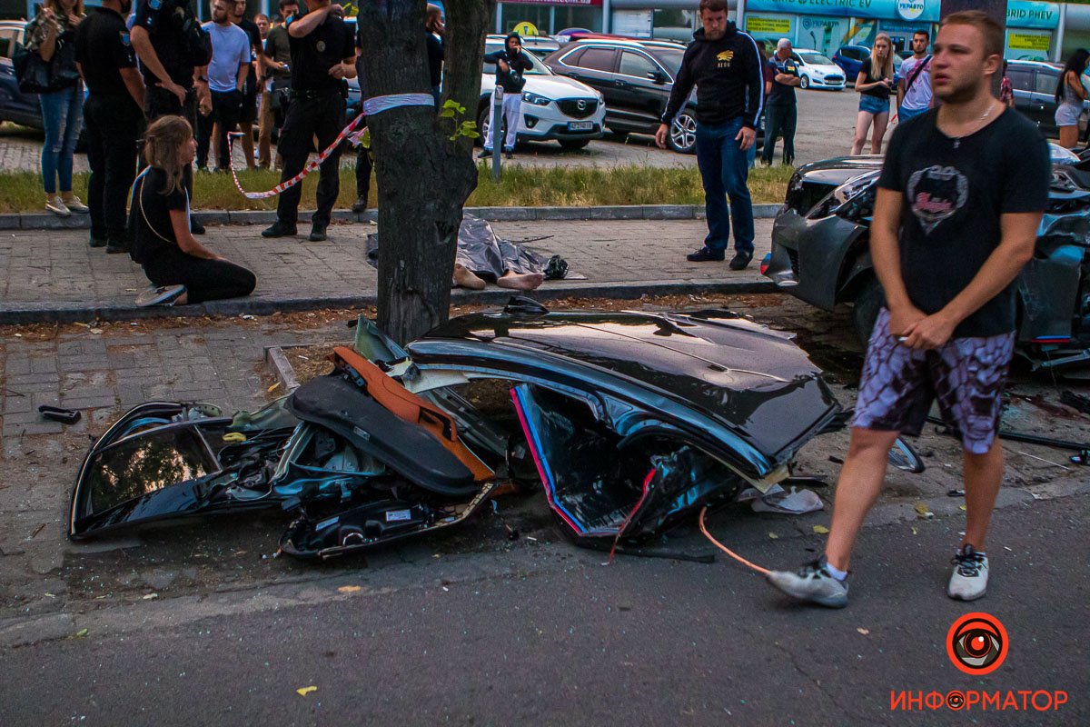 Вскоре на место приехали родственники и друзья погибшего