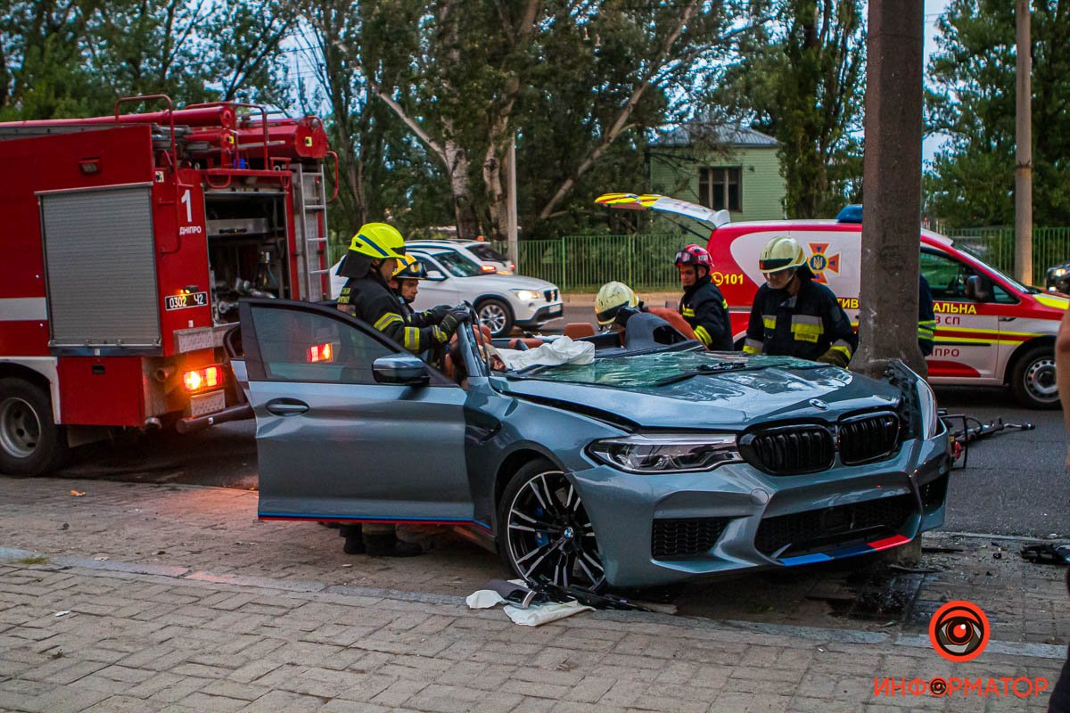 Работает бригада 1 пожарно-спасательной части