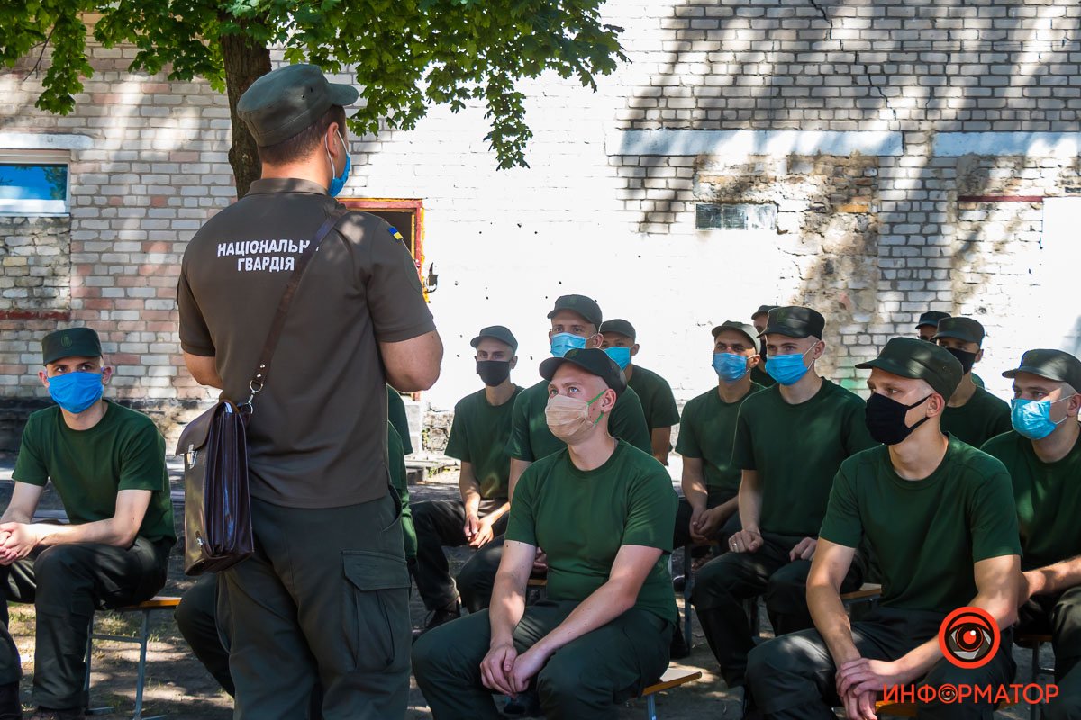 Призывники - молодые ребята от 18 до 26 лет Призывники - молодые ребята от 18 до 26 лет