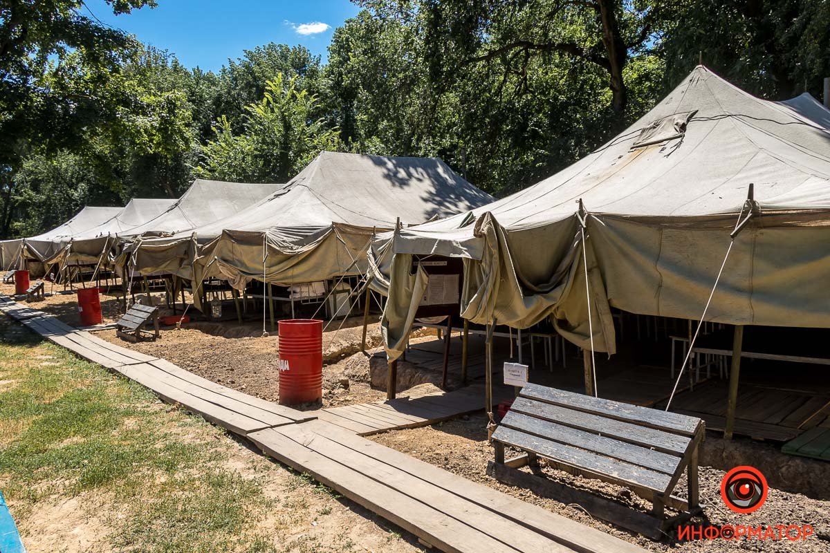 Живут в палатках и занимаются на свежем воздухе Живут в палатках и занимаются на свежем воздухе