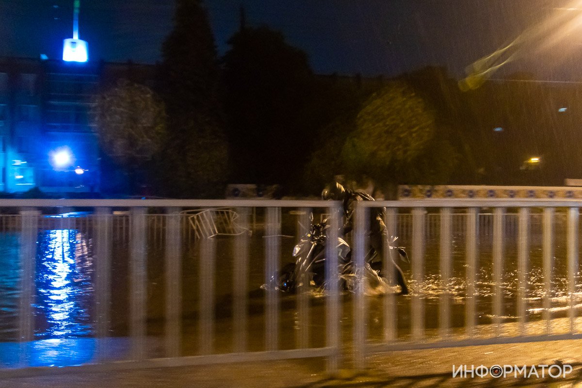 Мотоциклисту на Слобожанском проспекте точно не повезло Мотоциклисту на Слобожанском проспекте точно не повезло