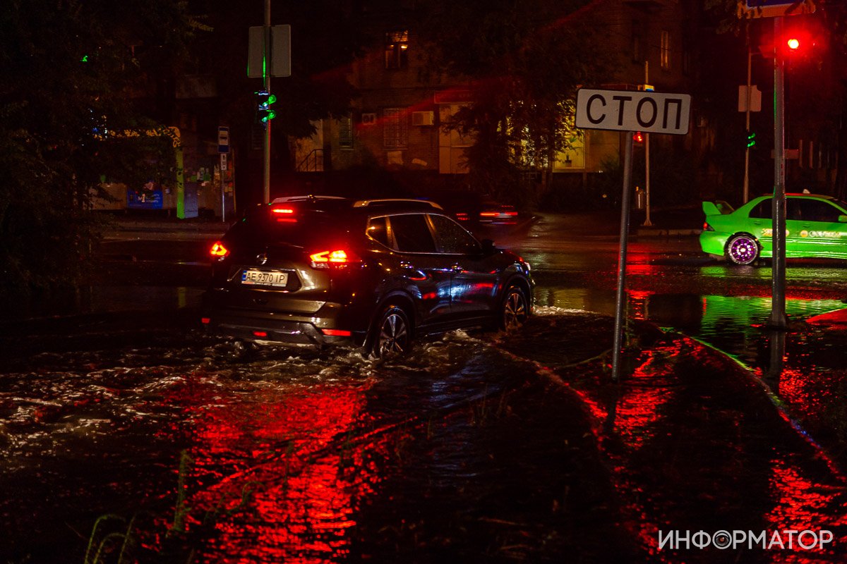 Выехать на дорогу тяжело автомобилям вне зависимости от марки и класса Выехать на дорогу тяжело автомобилям вне зависимости от марки и класса