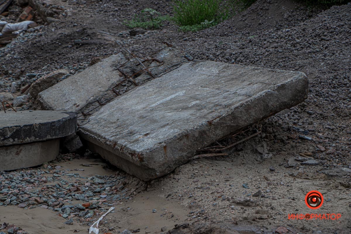 В Днепре на Крестьянском спуске вымыло дорогу и затопило подвалы домов 3