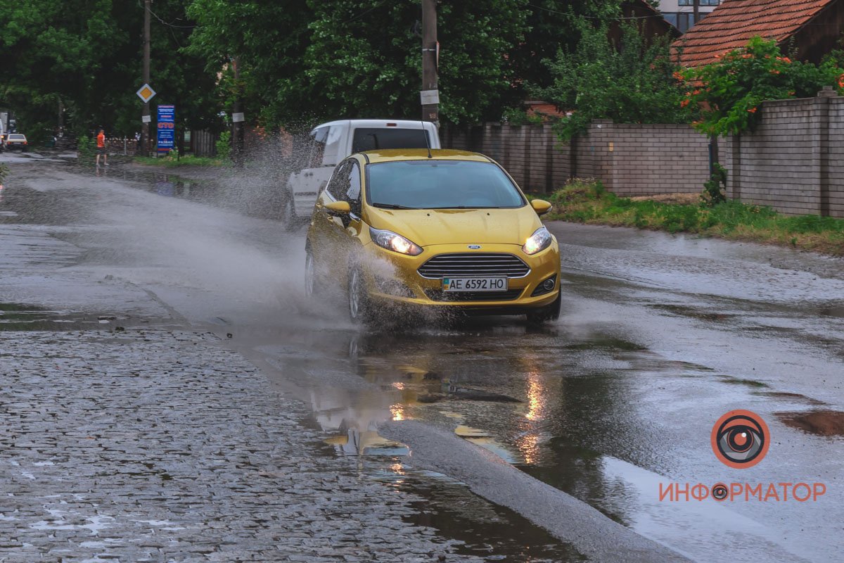 Освежает асфальт Освежает асфальт