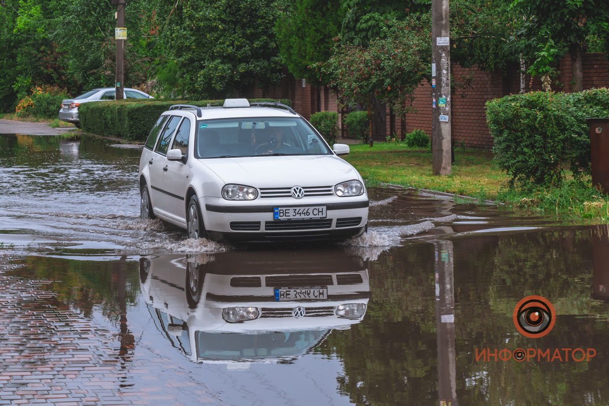 Видимо, улицы для объезда этого участка нет Видимо, улицы для объезда этого участка нет