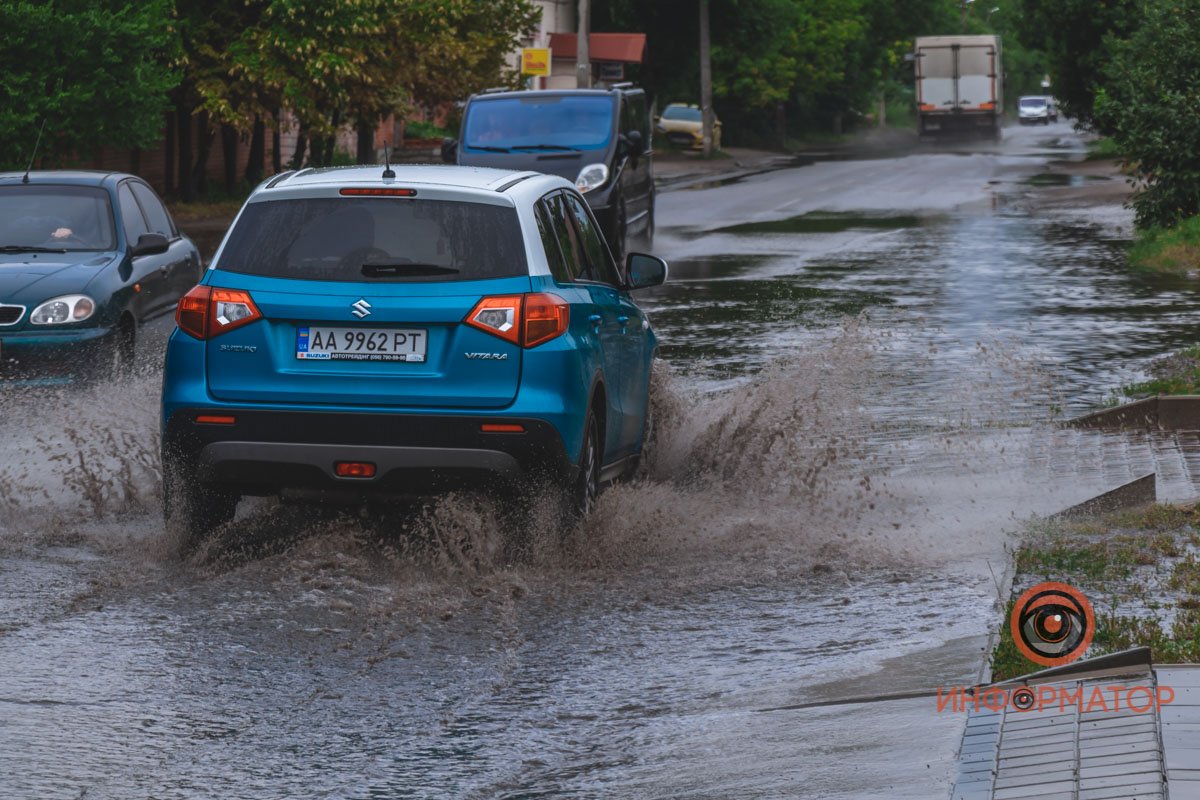 Брызги летят во все стороны Брызги летят во все стороны